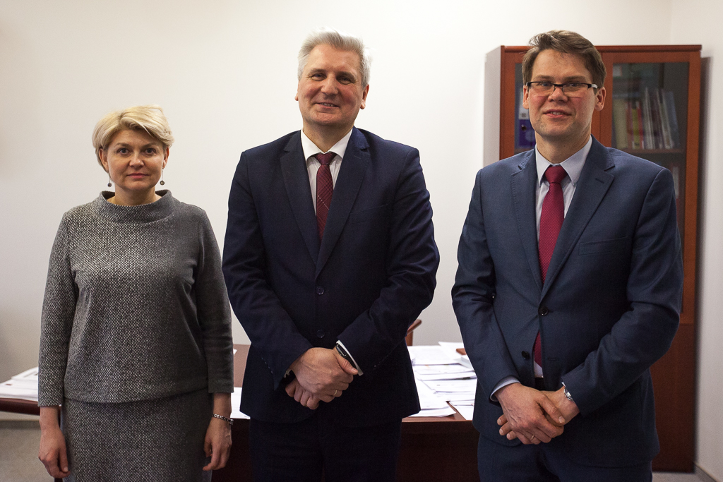 Prorektor dr Sylwia Chojnowska, Rektor dr hab. Dariusz Surowik oraz Prorektor dr Dariusz Perło 